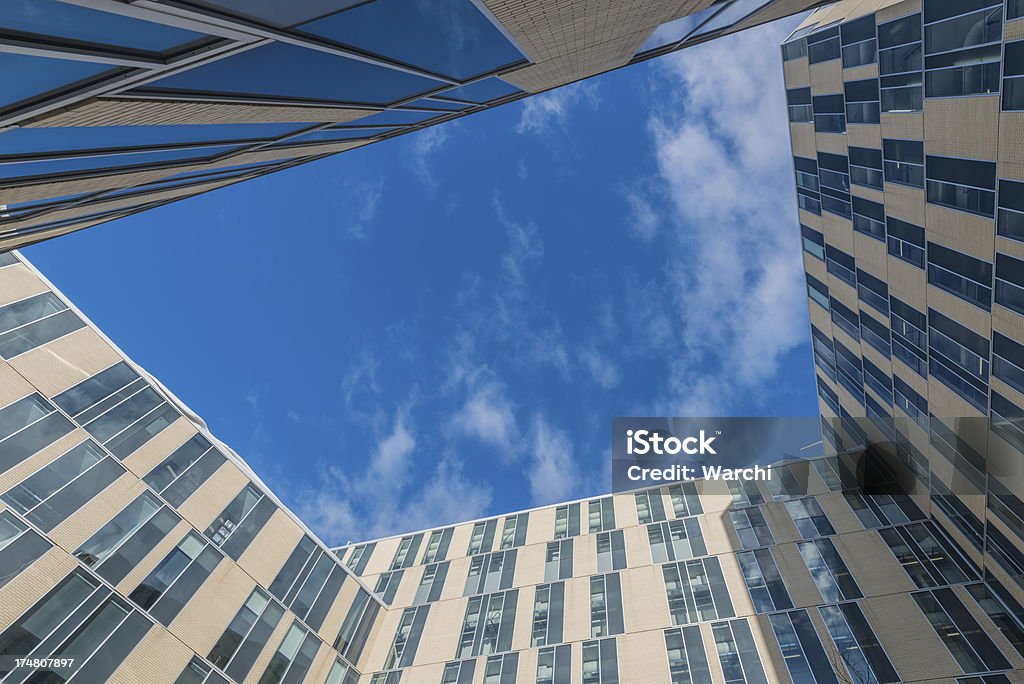 Appartements modernes bâtiment - Photo de Atrium - Élément architectural libre de droits