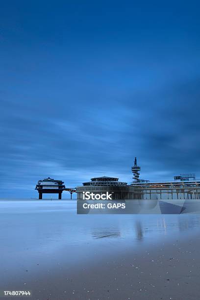 Scheveningen Molo Tuż Przed Zachodem Słońca - zdjęcia stockowe i więcej obrazów Bez ludzi - Bez ludzi, Budynek z zewnątrz, Długie naświetlanie