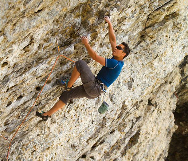 숫나사 rockclimber - canmore extreme sports rock rock climbing 뉴스 사진 이미지