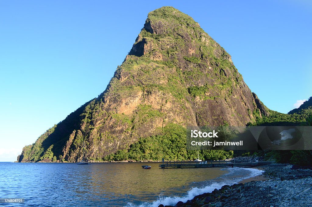 Petit Piton peak Soufrière et la baie - Photo de Abrupt libre de droits