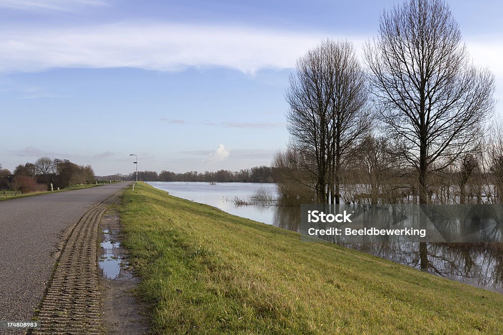 El agua en el río Ijssel - Foto de stock de Dique - Objeto fabricado libre de derechos