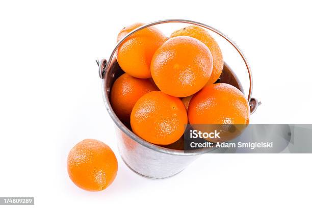 Orange Stockfoto und mehr Bilder von Blumentopf - Blumentopf, Eimer, Erfrischung