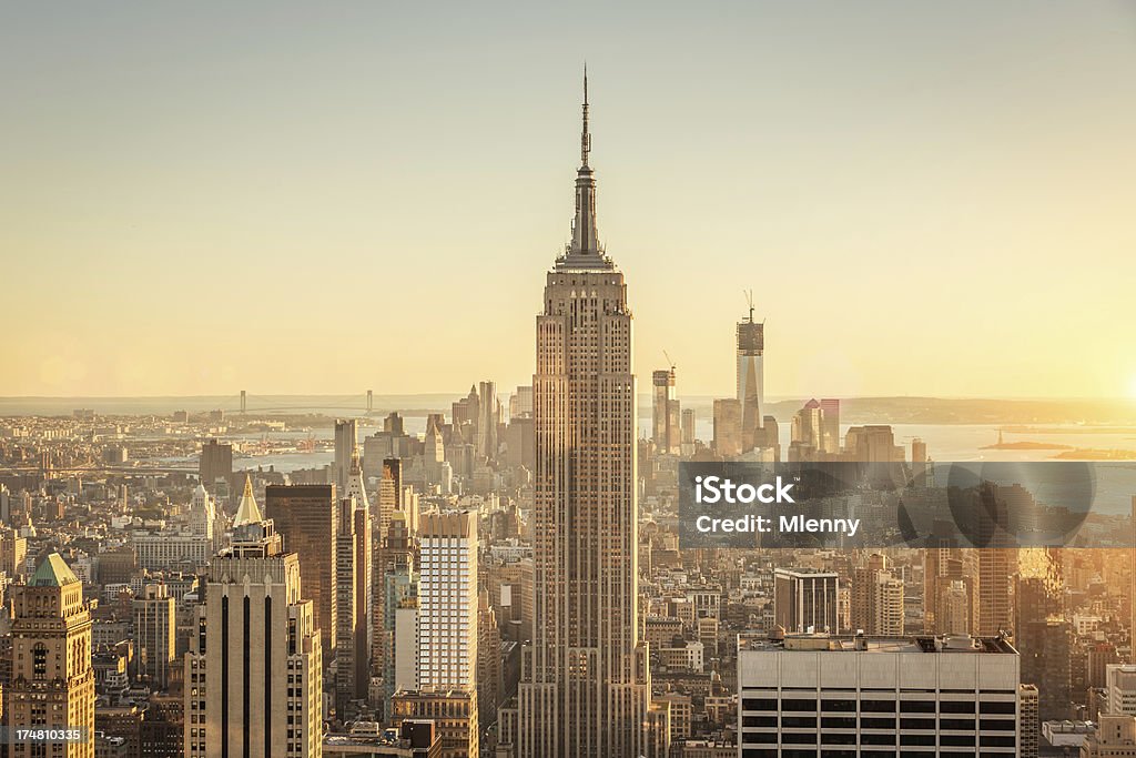 Манхэттен городской пейзаж, закат Skyline - Стоковые фото Эмпайр Стейт Билдинг роялти-фри