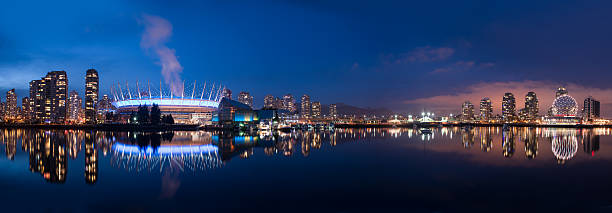 vancouver panorâmicas de frente para o mar - downtown vancouver - fotografias e filmes do acervo