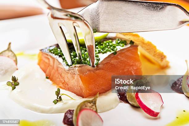 フォーク貫通型サーモンのお料理オメガ 3 脂肪酸 - 魚のストックフォトや画像を多数ご用意 - 魚, たんぱく質, アブラナ科