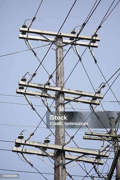 De Electricidade - Fotografias de stock e mais imagens de Acima - Acima, Ao Ar Livre, Arame