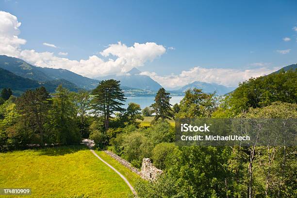 Lago Thun Alpes Suíços - Fotografias de stock e mais imagens de Alpes Europeus - Alpes Europeus, Ao Ar Livre, Azul
