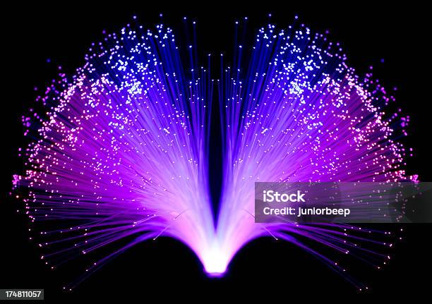 Pulverização De Fibra Óptica - Fotografias de stock e mais imagens de Fibra Ótica - Fibra Ótica, Focagem no Primeiro Plano, Apresentação Digital