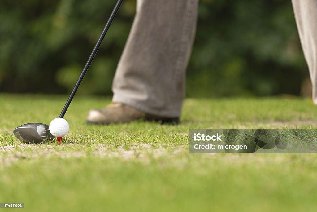 Preparati al tee off - Foto stock royalty-free di Adulto