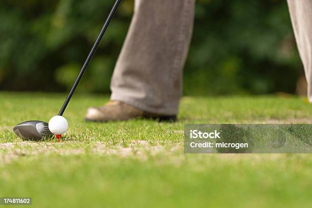 Preparati Al Tee Off - Fotografie stock e altre immagini di Adulto - Adulto, Ambientazione esterna, Attività ricreativa