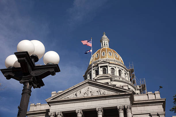 istock Light pole and Colorado Capitol with scaffolding 174811778