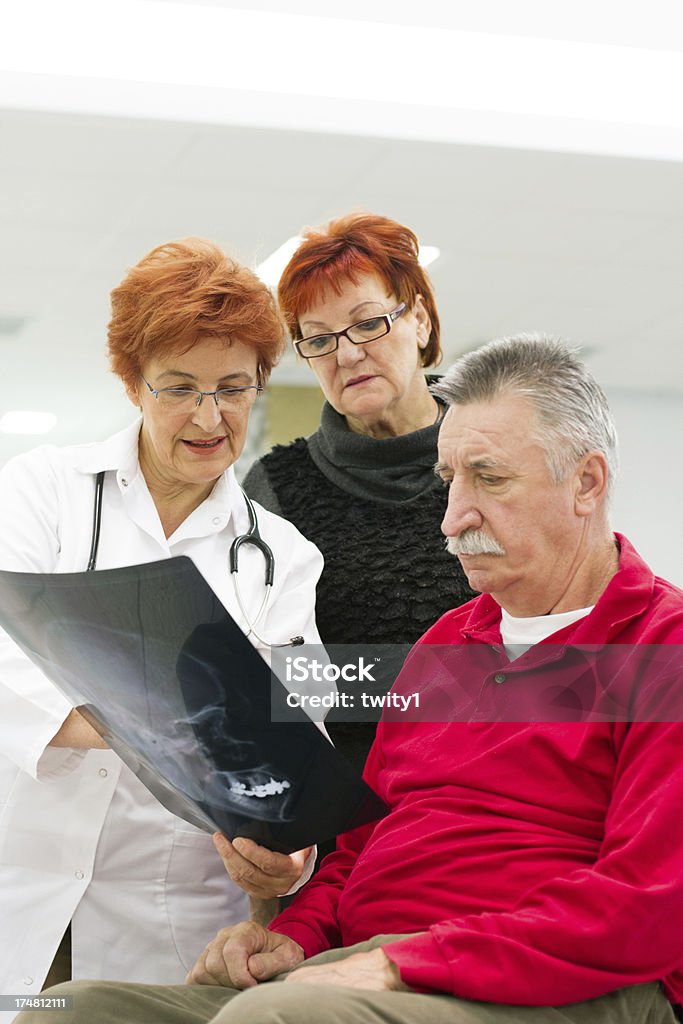 Médico com deficientes Homem Idoso - Royalty-free Casal Idoso Foto de stock