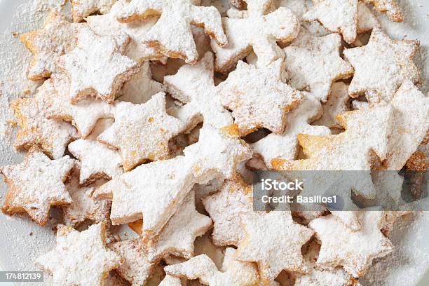 Varios Navidad Galletas Foto de stock y más banco de imágenes de Al horno - Al horno, Alimento, Azúcar