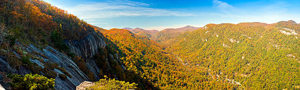 nozes de nogueira gorge, a chimney rock park, carolina do norte, eua - panoramic great appalachian valley the americas north america - fotografias e filmes do acervo