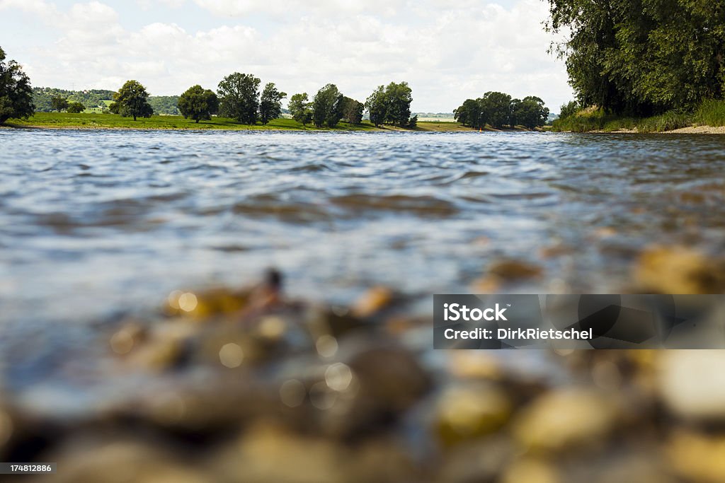 Blick von der Elbe in Radebeul, Deutschland. - Lizenzfrei Flussufer Stock-Foto