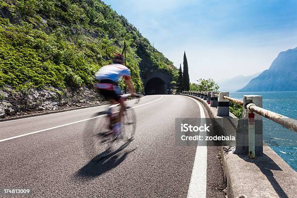 サイクリングのほかガルダ湖イタリア - ガルダ湖のストックフォトや画像を多数ご用意 - ガルダ湖, サイクリング, 自転車