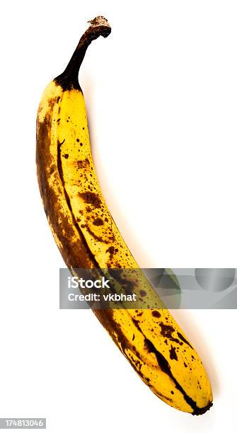 Más Maduro Banana Aislado En Blanco Foto de stock y más banco de imágenes de Amarillo - Color - Amarillo - Color, Color - Tipo de imagen, Comida sana