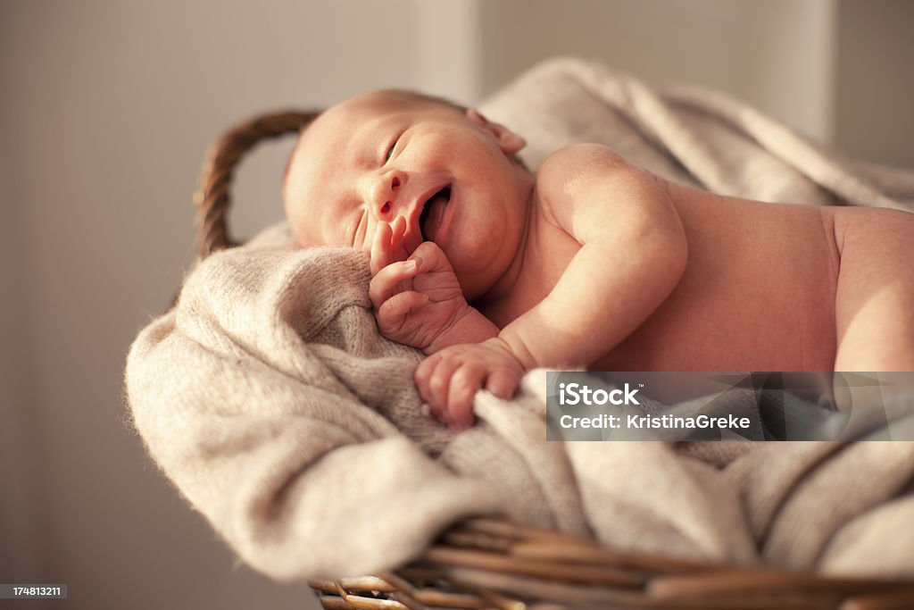 Recién nacido sonrisa - Foto de stock de Bebé libre de derechos