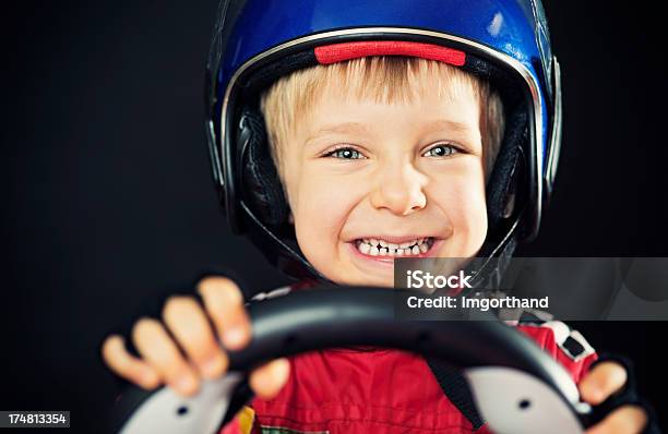 Photo libre de droit de Little Racer banque d'images et plus d'images libres de droit de Enfant - Enfant, Faire la course, Costume de déguisement