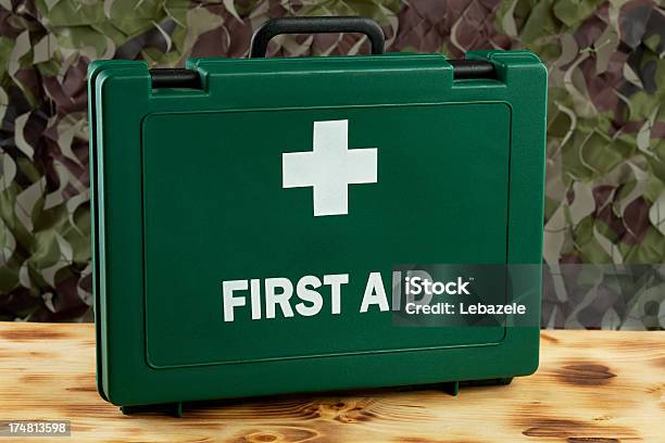 Kit De Primeiros Socorros - Fotografias de stock e mais imagens de Kit de Primeiros Socorros - Kit de Primeiros Socorros, Cor verde, Furacão