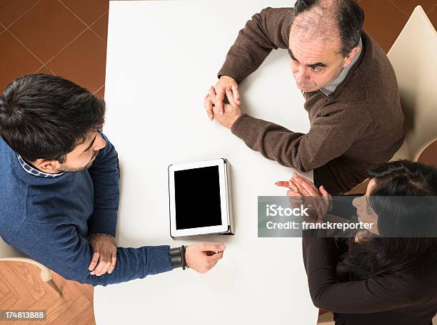 Foto de Reunião Com O Consultor Financeiro Do Negócio e mais fotos de stock de 40-49 anos - 40-49 anos, Acordo, Adulto