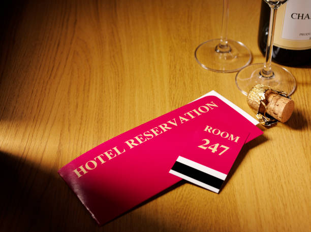 当ホテルでは、ご予約チケットは、シャンパン - hotel reception vacations ticket hotel key ストックフォトと画像