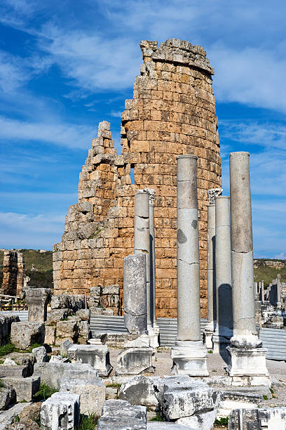 アンティーク街パージュ - roman antalya turkey restoring ストックフォトと画像