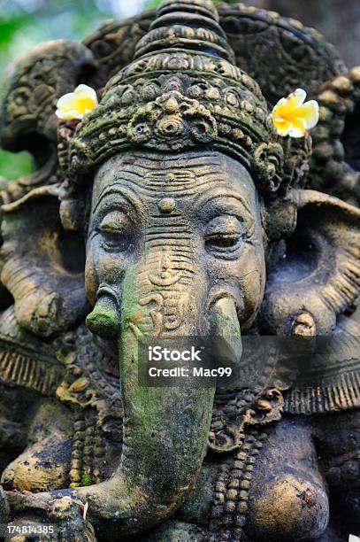 Photo libre de droit de Ganesh En Pierre À Bali banque d'images et plus d'images libres de droit de Fleur - Flore - Fleur - Flore, Modèle réduit, Obsolète
