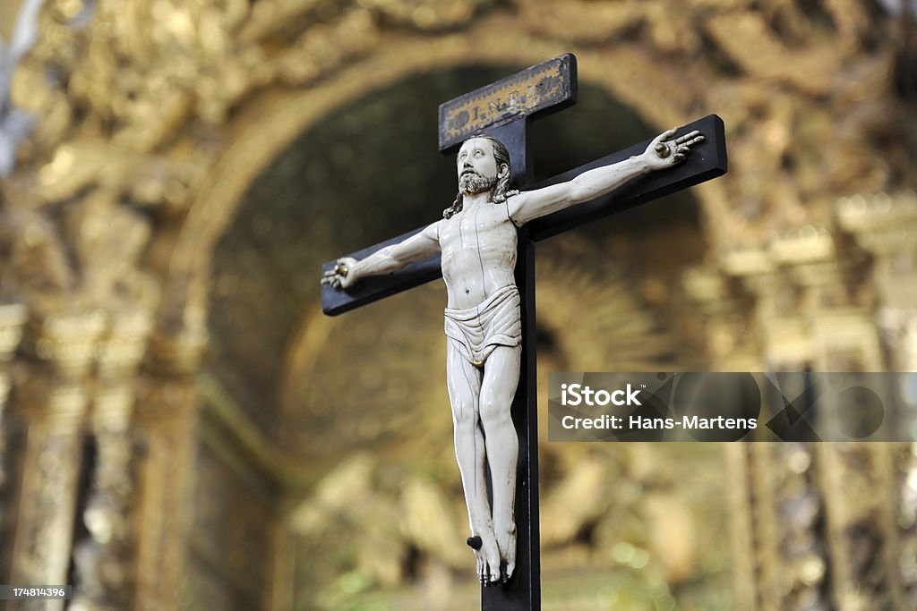 Altare Crusifix davanti - Foto stock royalty-free di A forma di croce
