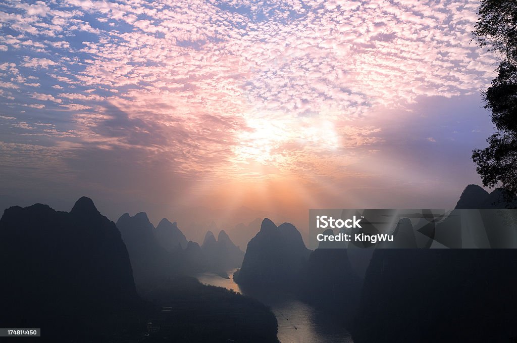 Guilin Rio Li ao amanhecer - Foto de stock de Beleza royalty-free