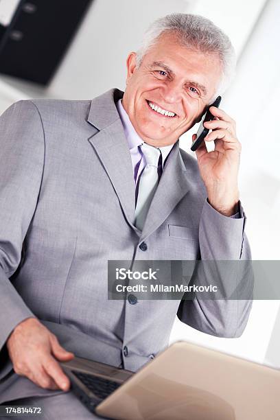 Senior Hombre De Negocios Foto de stock y más banco de imágenes de 60-64 años - 60-64 años, 60-69 años, Adulto