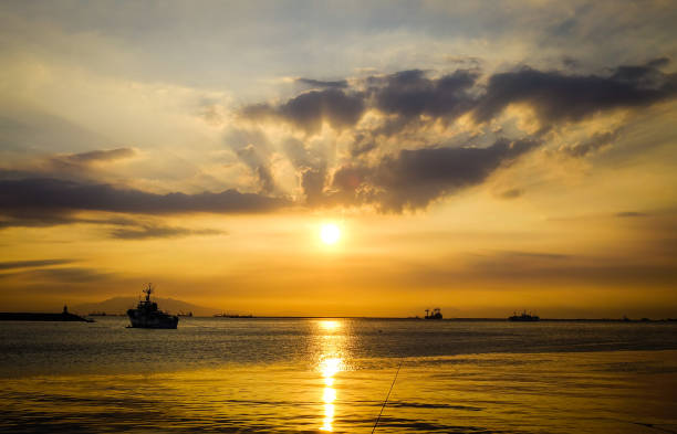 istock Seascape at sunset in Manila Bay, Philippines 1748145490