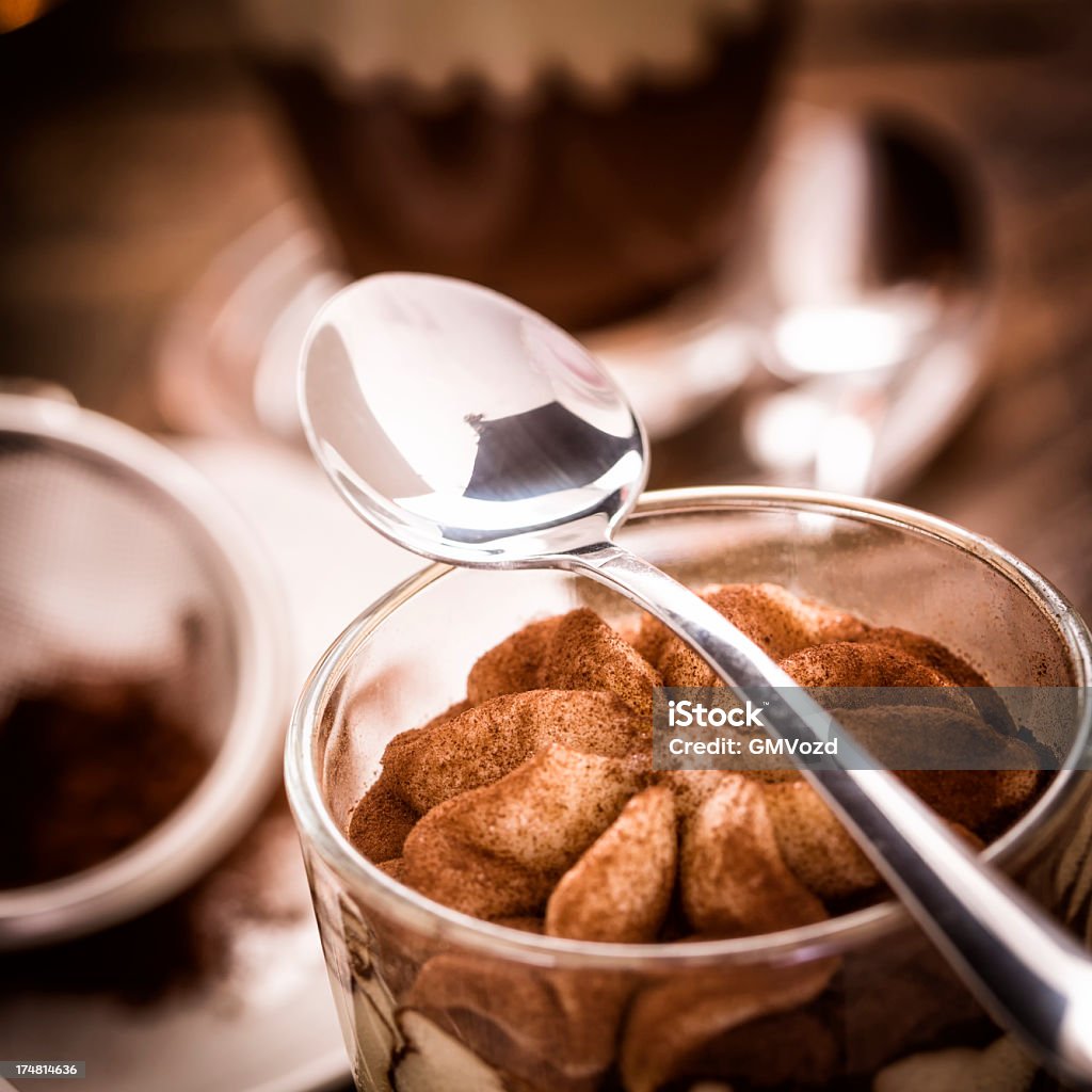 Dessert Tiramisù - Foto stock royalty-free di Bicchiere