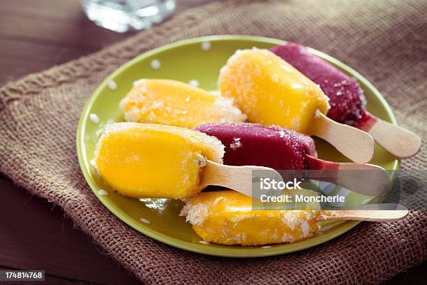 Explosões De Gelado - Fotografias de stock e mais imagens de Branco - Branco, Cobertura Glacé, Comida