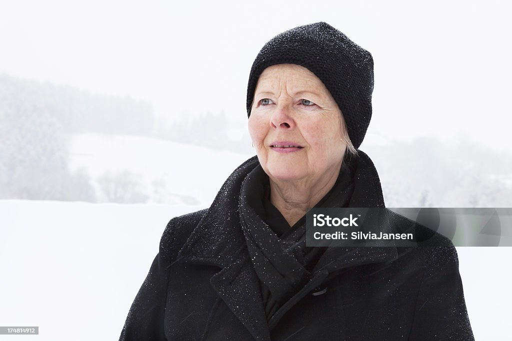 senior Frau im winter-Traurigkeit - Lizenzfrei 55-59 Jahre Stock-Foto