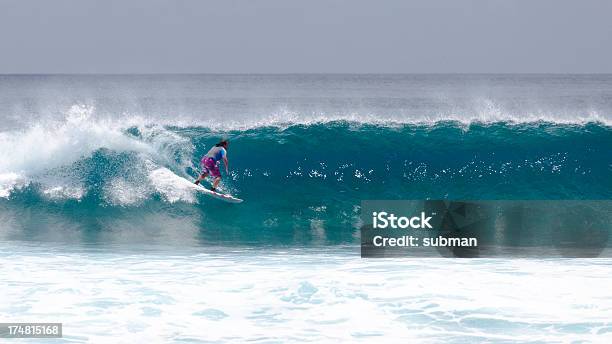 Отдельные Серфинг В Океане — стоковые фотографии и другие картинки Мальдивы - Мальдивы, Активный образ жизни, Веселье