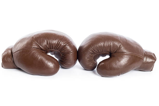 guanti da boxe - conflict boxing glove classic sport foto e immagini stock