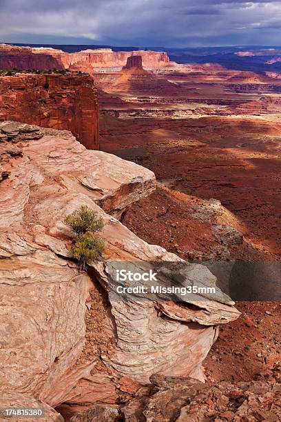 Reductor Cañón Parque Nacional De Canyonlands Foto de stock y más banco de imágenes de Aire libre - Aire libre, Belleza de la naturaleza, Cadena de montañas