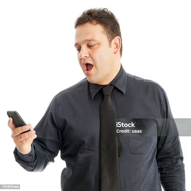 Gelangweilt Geschäftsmann Hängen Auf Smart Phone Stockfoto und mehr Bilder von Am Telefon - Am Telefon, Auflegen, Braunes Haar