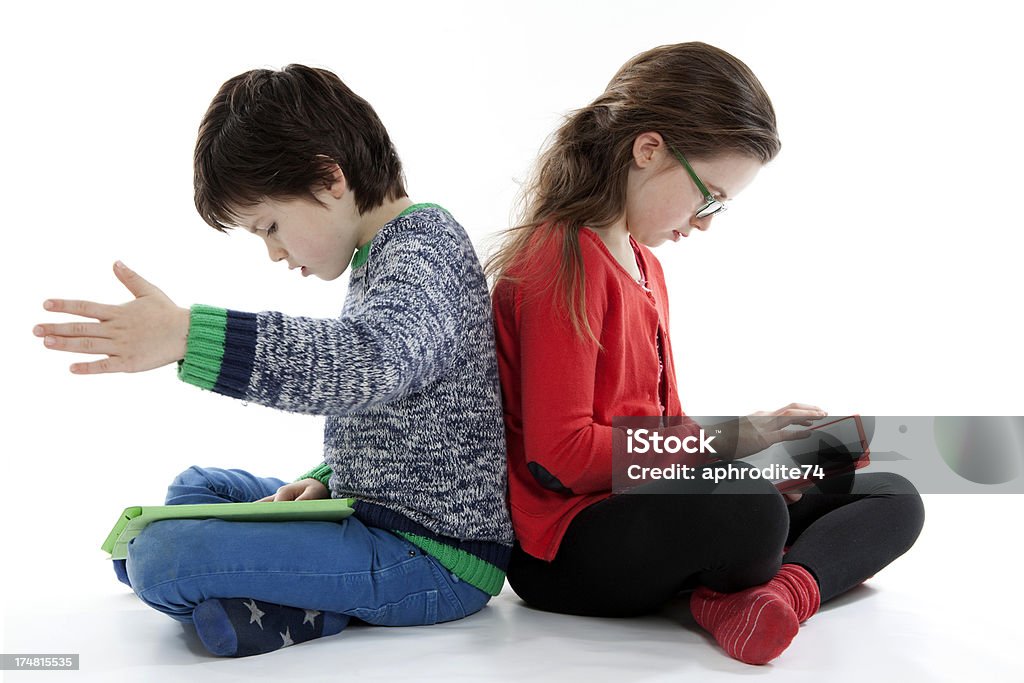 Enfants et des tablettes. - Photo de Agenda électronique libre de droits