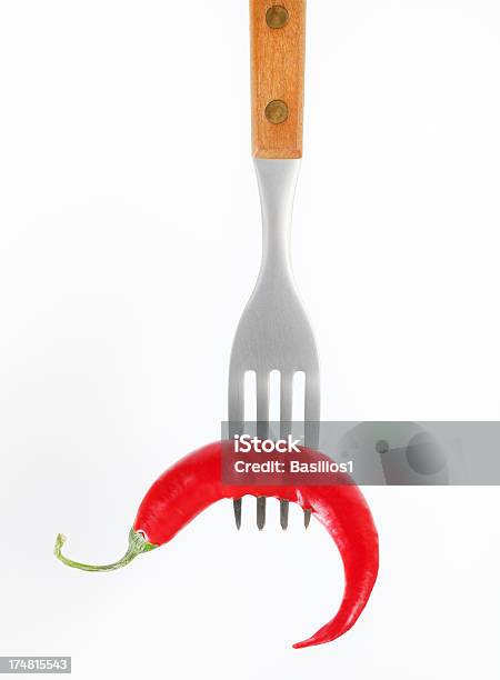 Papryka Chili Na Widelec - zdjęcia stockowe i więcej obrazów Bez ludzi - Bez ludzi, Czerwony, Dojrzały