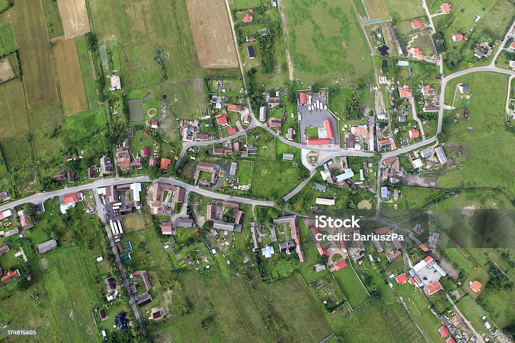 Foto aérea de um vilarejo. - Foto de stock de Acima royalty-free
