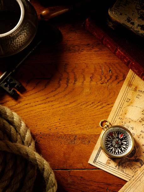 компас над старый дуб таблица - the way forward compass rose map key стоковые фото и изображения