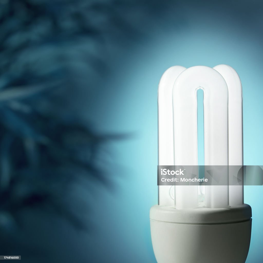 Lampadine fluorescenti compatte con Sfondo turchese - Foto stock royalty-free di Ambiente