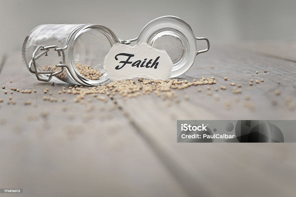 Senfkörnern in einem Gefäß Zeichen für faith - Lizenzfrei Bildhintergrund Stock-Foto