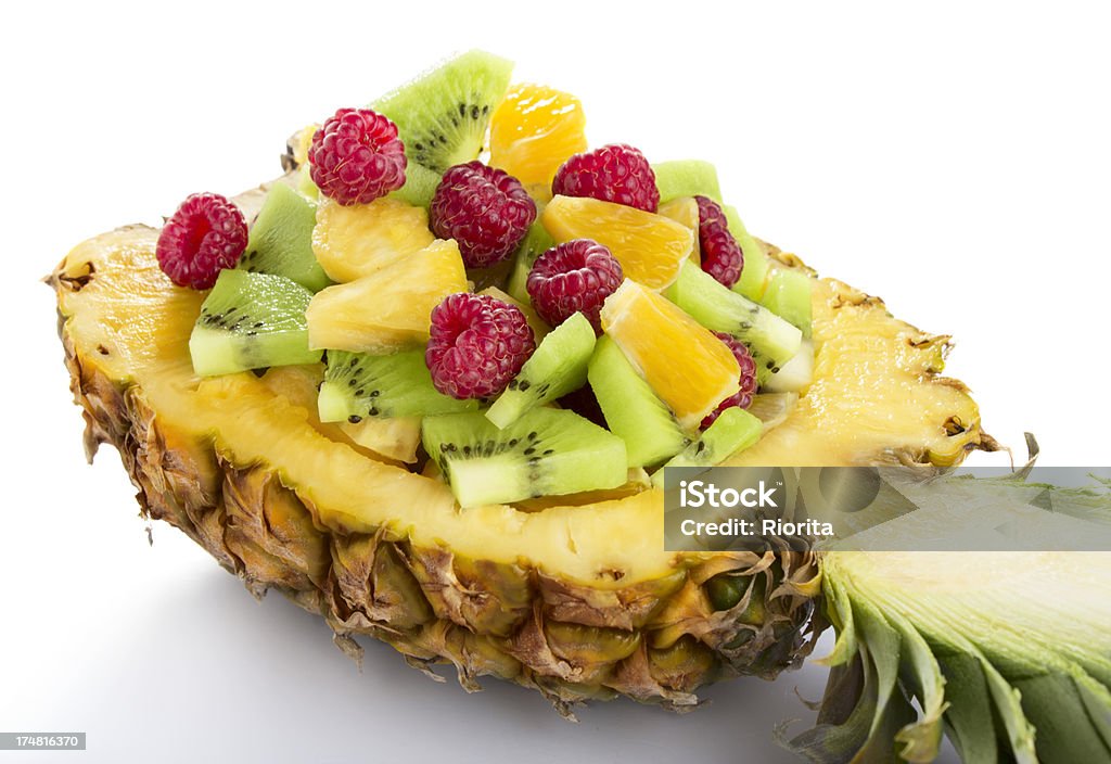 Sałatka owocowa z ananasa - Zbiór zdjęć royalty-free (Ananas)