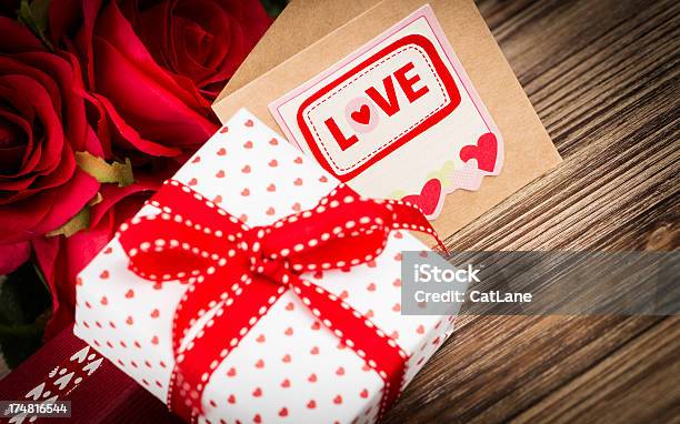 Valentines Day Gift Und Karte Stockfoto und mehr Bilder von Band - Band, Blume, Blumenbouqet