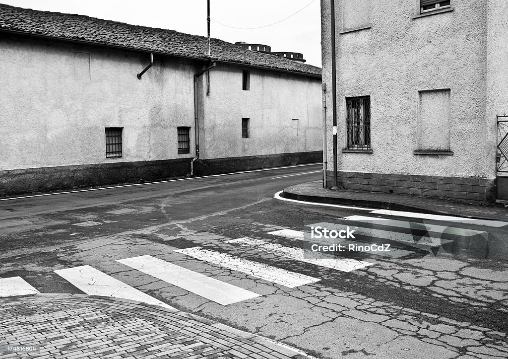 Углу с Пешеходный переход зебра, черный и белый - Стоковые фото Асфальт роялти-фри
