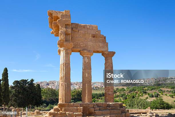 Valle Dei Templi Ad Agrigento Sicilia Italia - Fotografie stock e altre immagini di Agrigento - Agrigento, Antico - Condizione, Cielo sereno