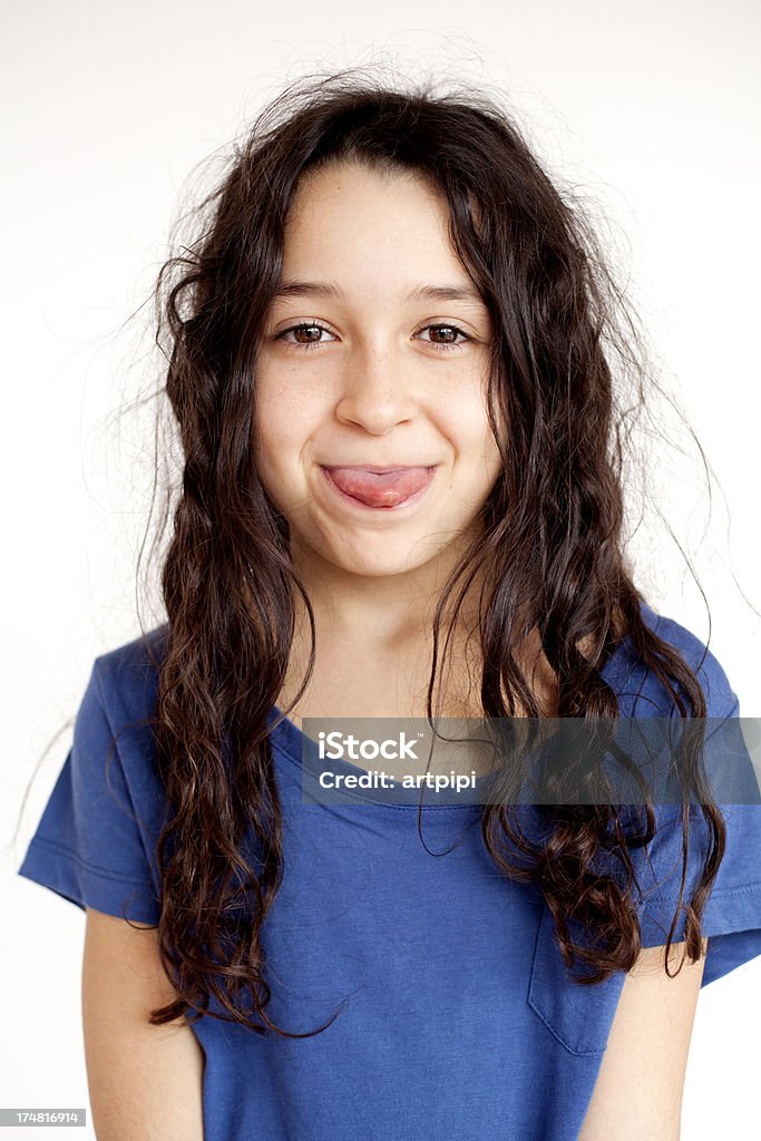 Bambina mettere la lingua - Foto stock royalty-free di 10-11 anni